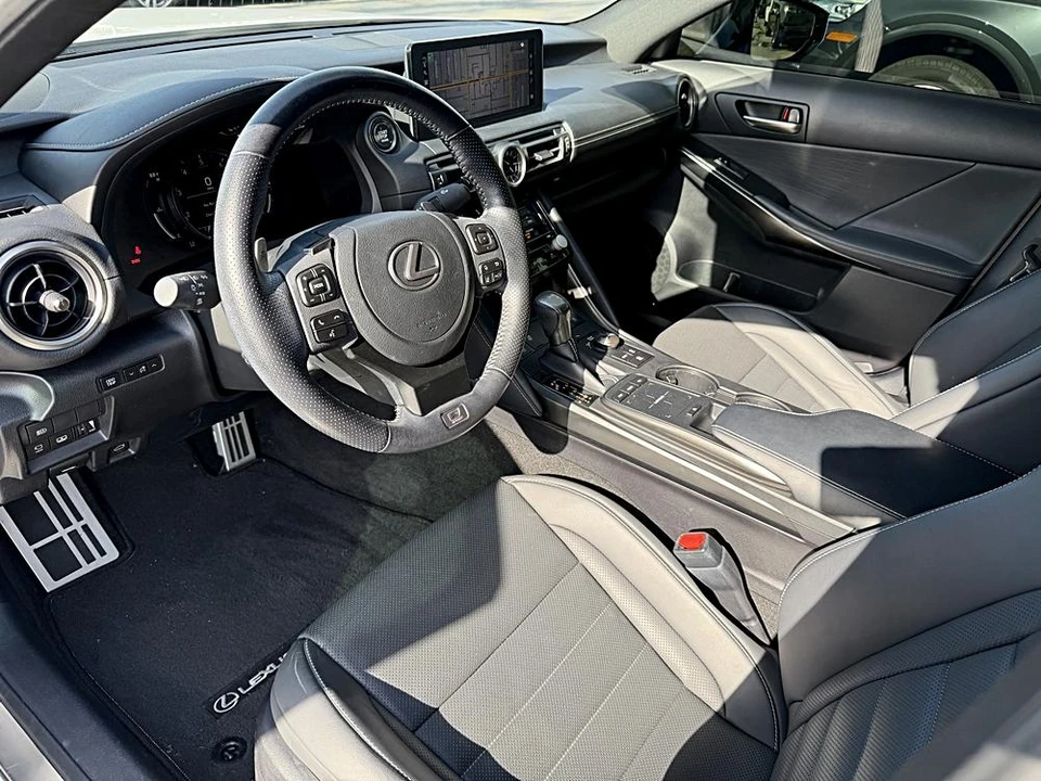 2022 Lexus IS 3rd Gen - Image 12 of 20
