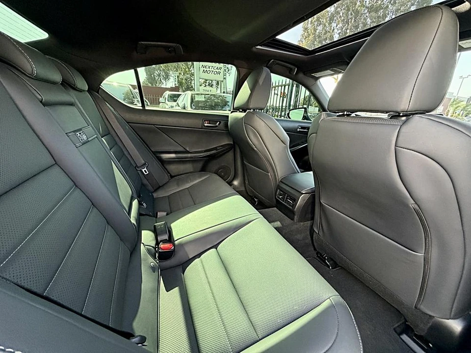 2022 Lexus IS 3rd Gen - Image 9 of 20