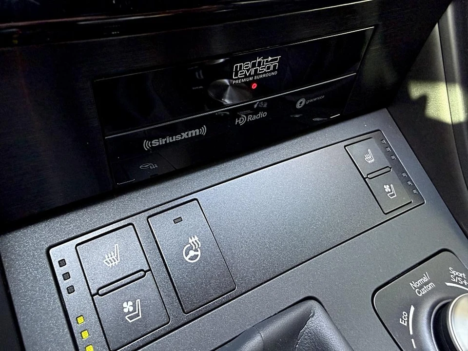 2022 Lexus IS 3rd Gen - Image 18 of 20