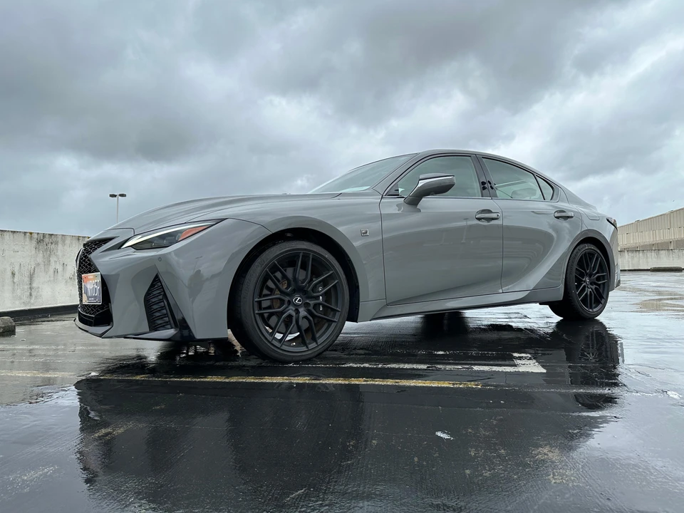 2022 Lexus IS 3rd Gen - Image 9 of 31