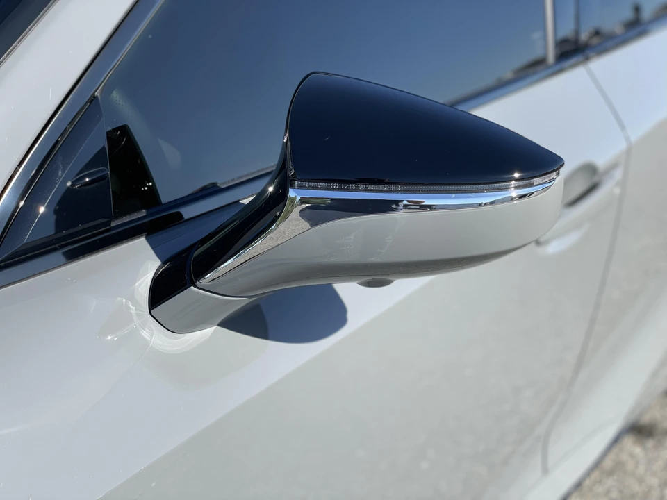 2022 Lexus IS 3rd Gen - Image 23 of 31