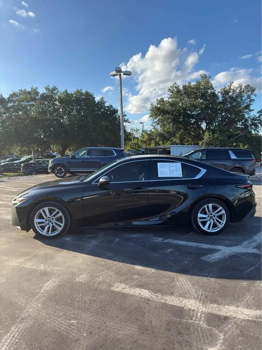 2022 Lexus IS 3rd Gen - Image 4 of 11