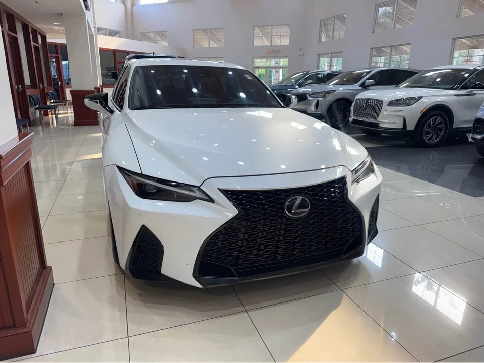 2022 Lexus IS 3rd Gen - Image 3 of 13