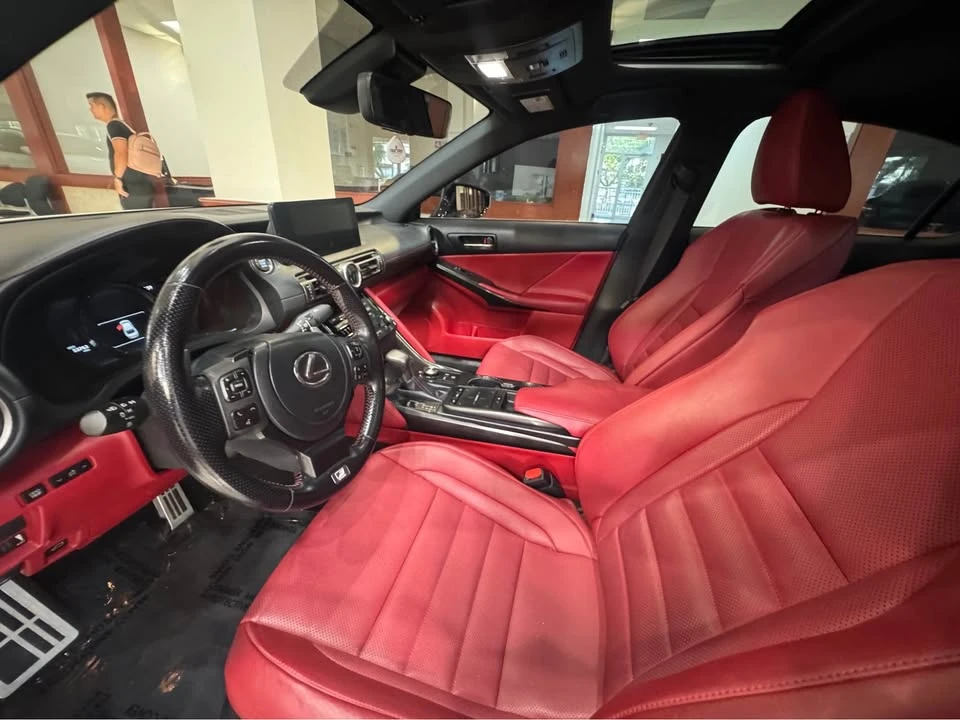 2022 Lexus IS 3rd Gen - Image 11 of 13
