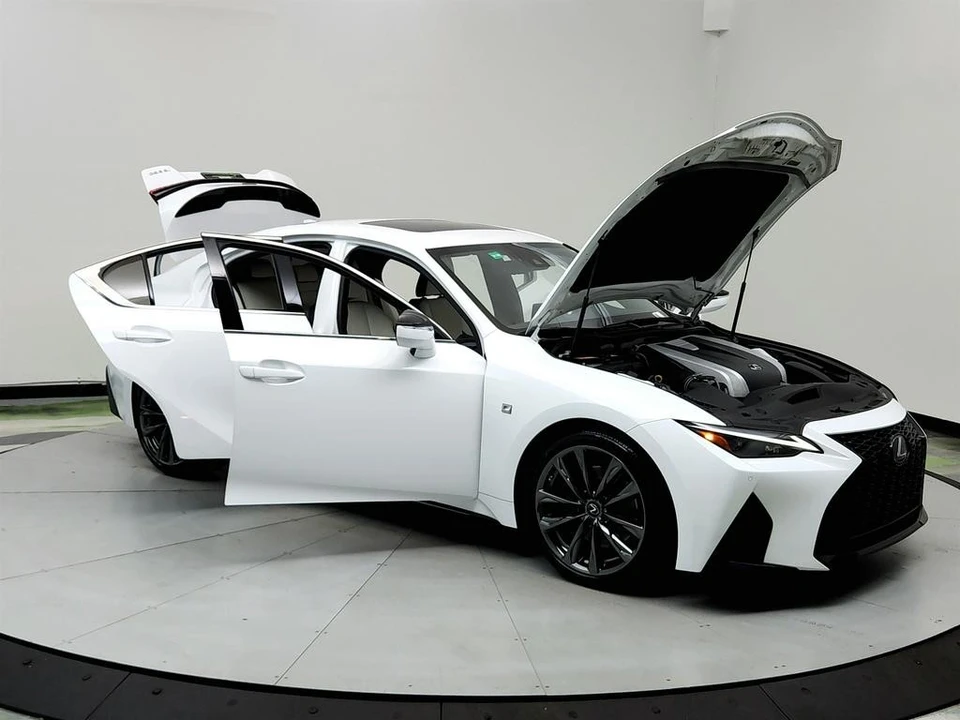 2022 Lexus IS 3rd Gen - Image 10 of 12