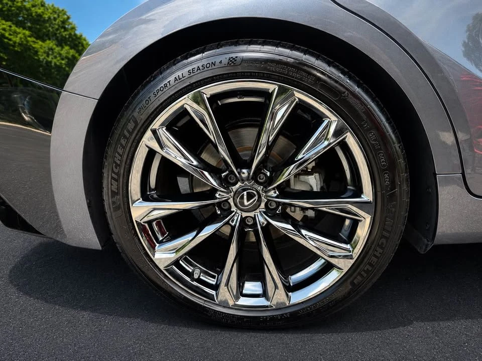 2022 Lexus IS 3rd Gen - Image 5 of 8
