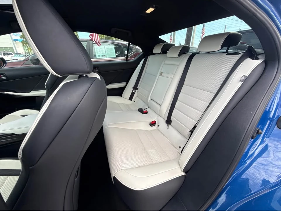 2022 Lexus IS 3rd Gen - Image 9 of 15