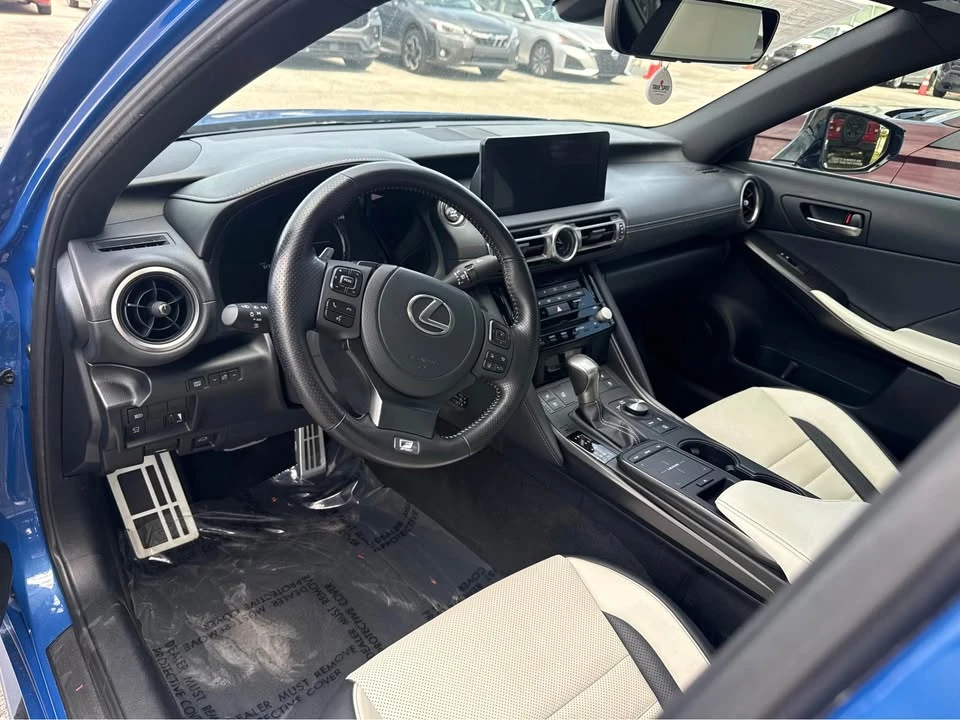 2022 Lexus IS 3rd Gen - Image 12 of 15