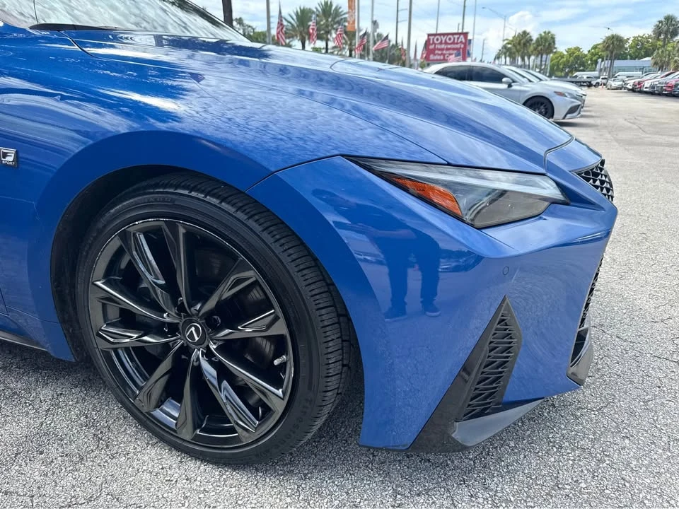 2022 Lexus IS 3rd Gen - Image 5 of 15