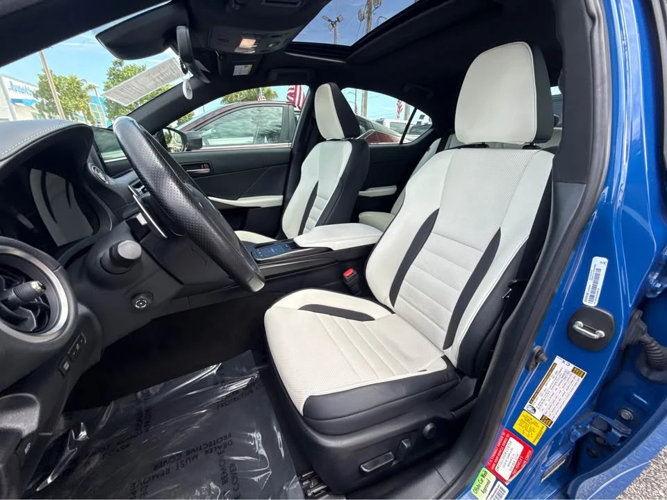 2022 Lexus IS 3rd Gen - Image 11 of 15