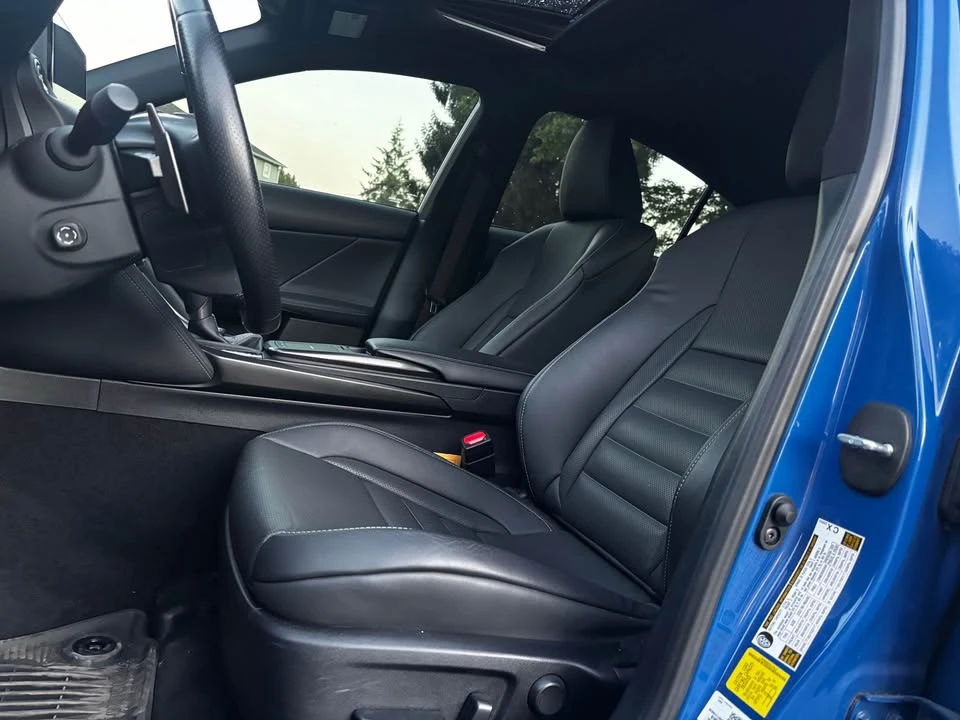 2022 Lexus IS 3rd Gen - Image 13 of 14