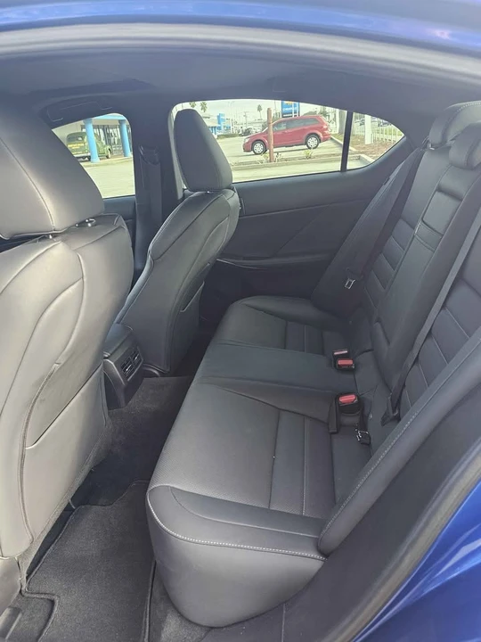 2022 Lexus IS 3rd Gen - Image 5 of 8