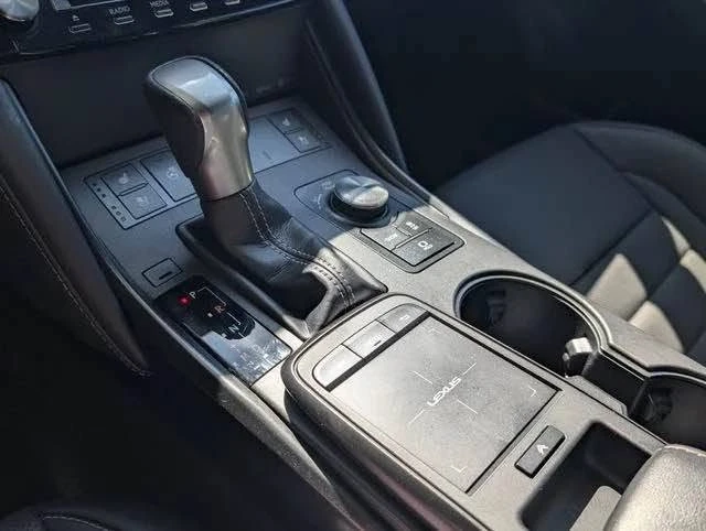 2022 Lexus IS 3rd Gen - Image 18 of 20