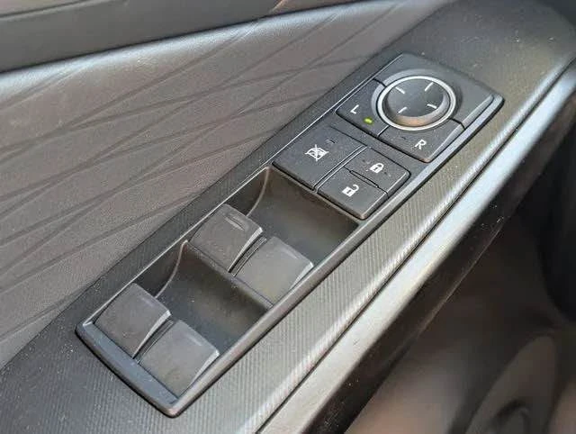 2022 Lexus IS 3rd Gen - Image 19 of 20