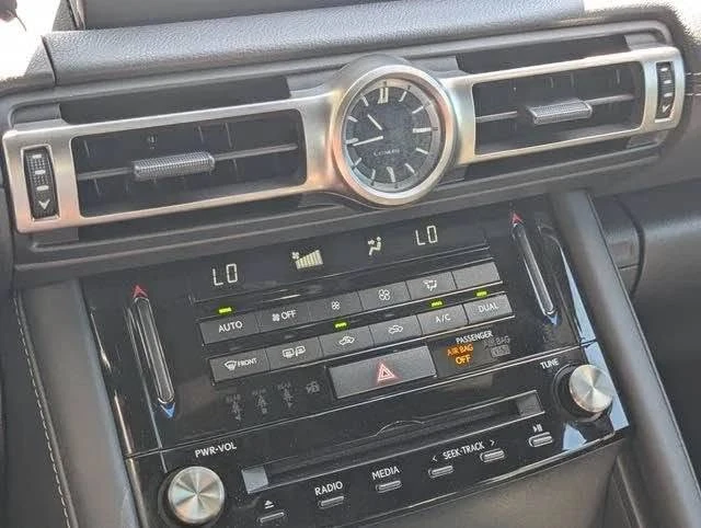 2022 Lexus IS 3rd Gen - Image 17 of 20
