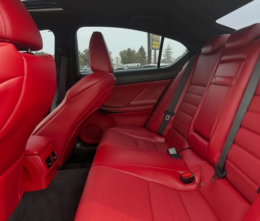 2022 Lexus IS 3rd Gen - Image 5 of 8
