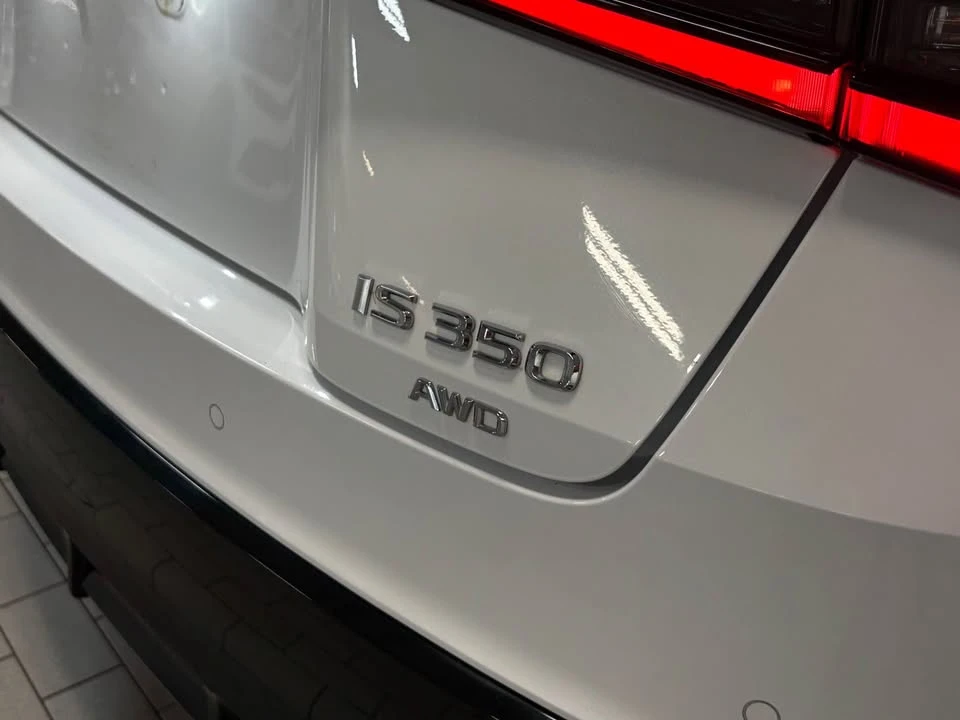 2022 Lexus IS 3rd Gen - Image 8 of 20