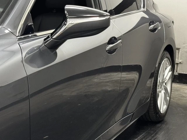 2022 Lexus IS 3rd Gen - Image 9 of 12