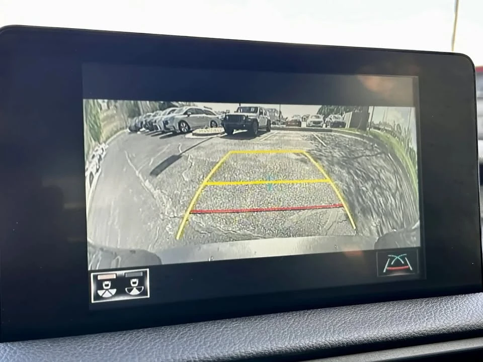 2022 Lexus IS 3rd Gen - Image 9 of 17