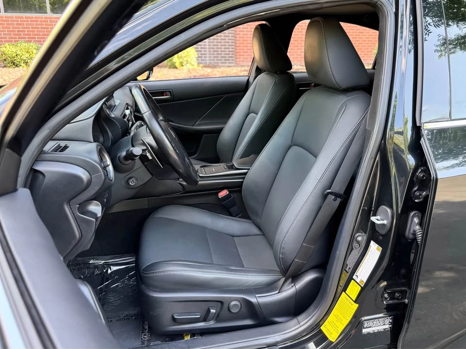 2022 Lexus IS 3rd Gen - Image 10 of 20