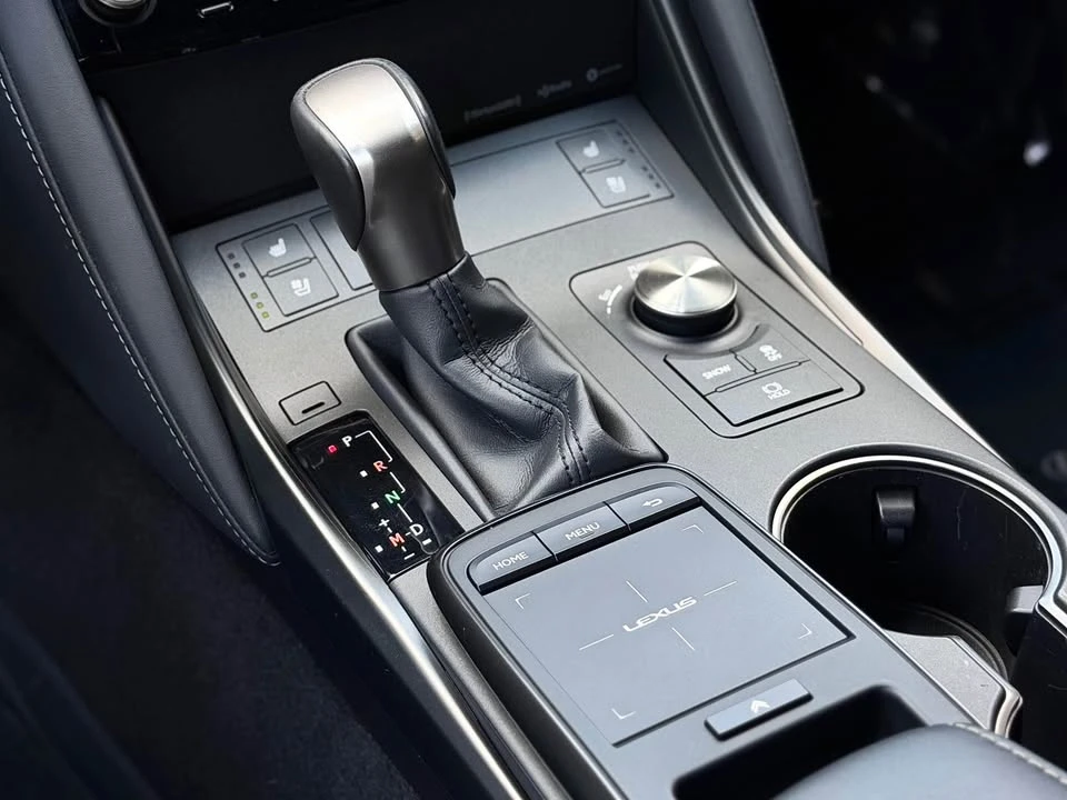 2022 Lexus IS 3rd Gen - Image 14 of 20