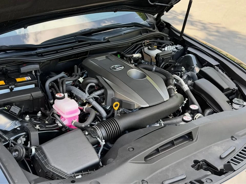 2022 Lexus IS 3rd Gen - Image 19 of 20