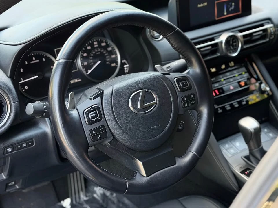 2022 Lexus IS 3rd Gen - Image 13 of 20