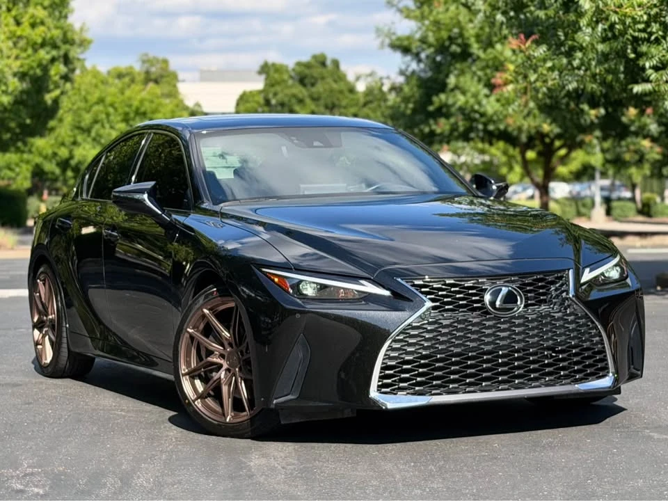 2022 Lexus IS 3rd Gen - Image 3 of 20