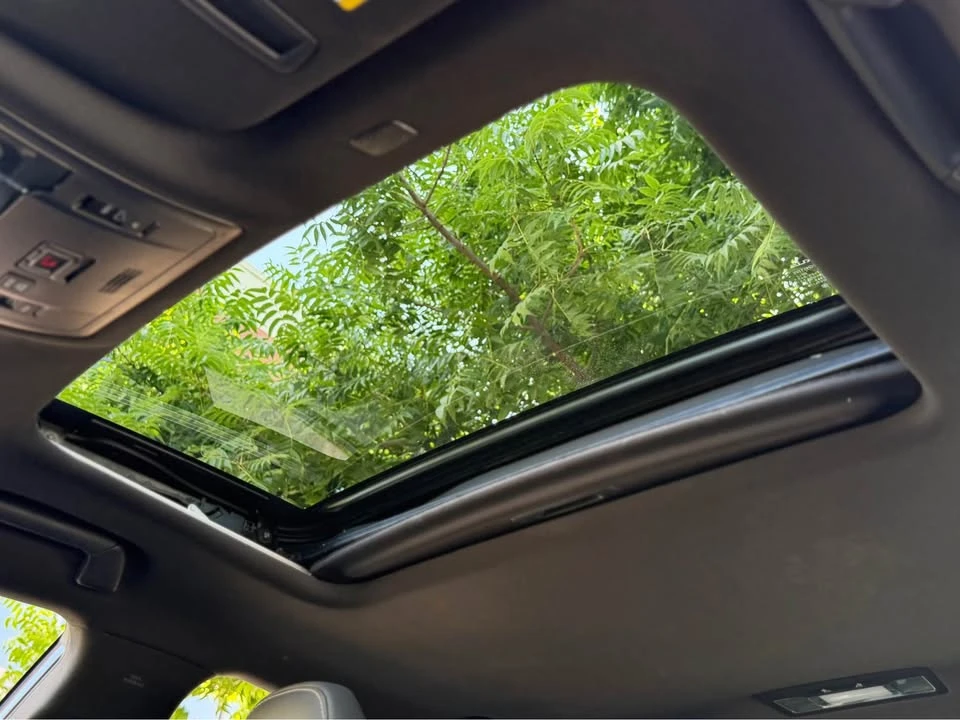 2022 Lexus IS 3rd Gen - Image 18 of 20