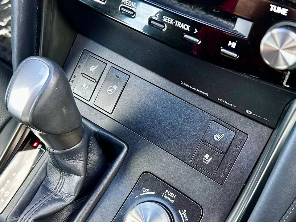 2022 Lexus IS 3rd Gen - Image 11 of 17