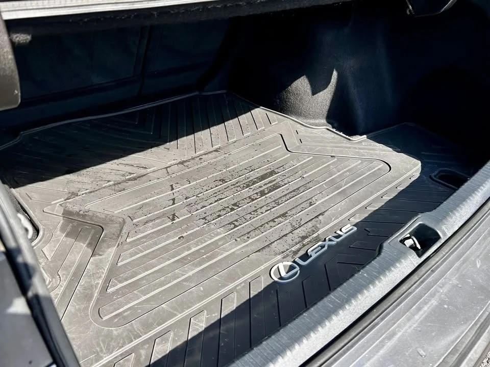 2022 Lexus IS 3rd Gen - Image 16 of 17