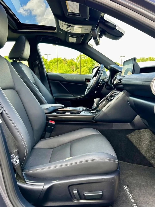 2022 Lexus IS 3rd Gen - Image 13 of 17