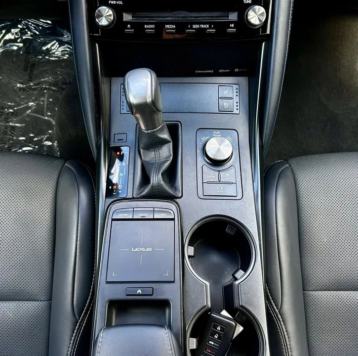 2022 Lexus IS 3rd Gen - Image 10 of 17