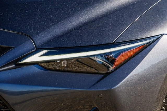 2022 Lexus IS 3rd Gen - Image 7 of 12
