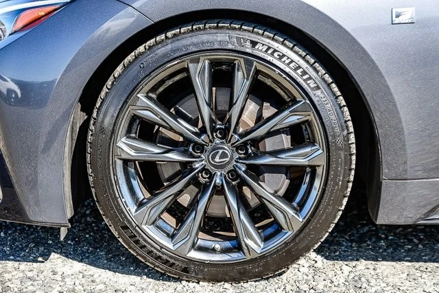 2022 Lexus IS 3rd Gen - Image 9 of 12