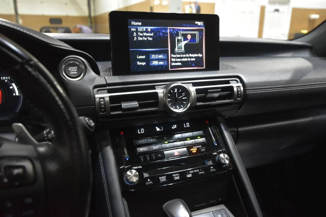 2022 Lexus IS 3rd Gen - Image 22 of 31