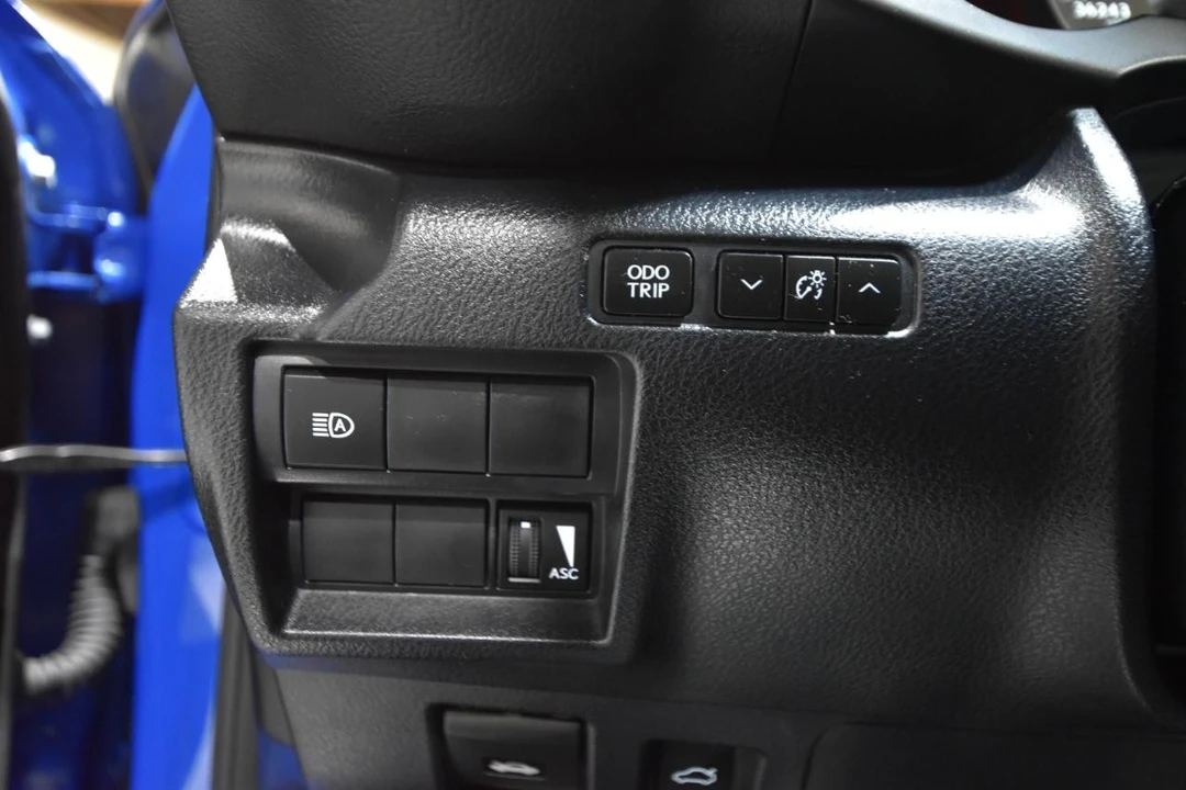 2022 Lexus IS 3rd Gen - Image 15 of 31