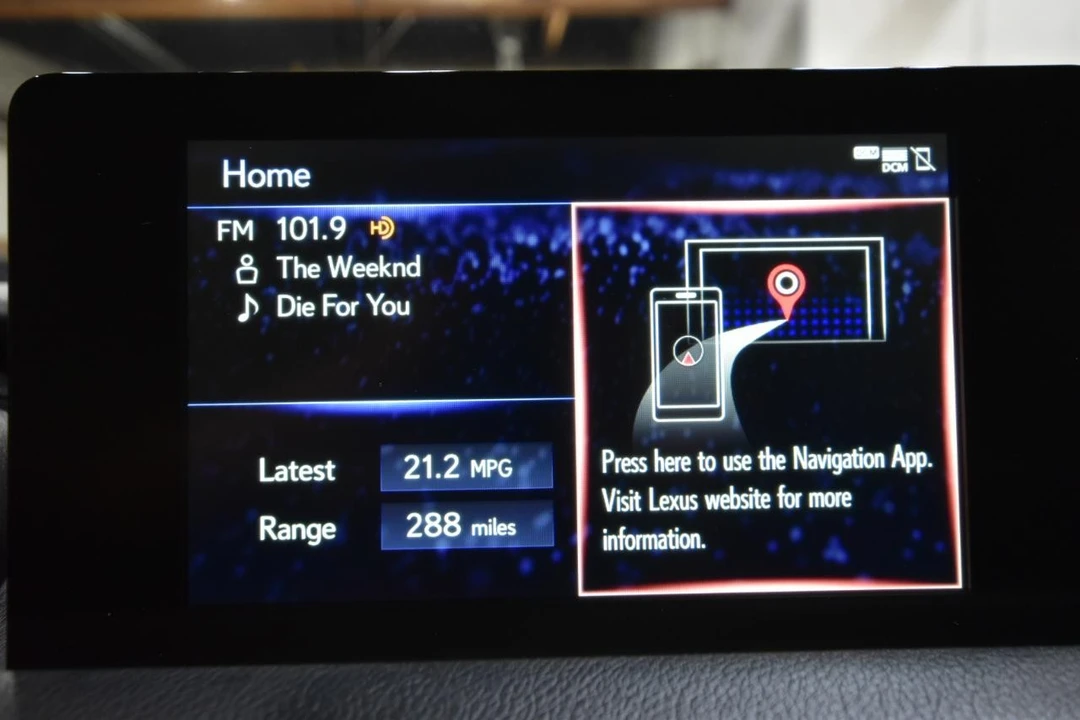 2022 Lexus IS 3rd Gen - Image 23 of 31
