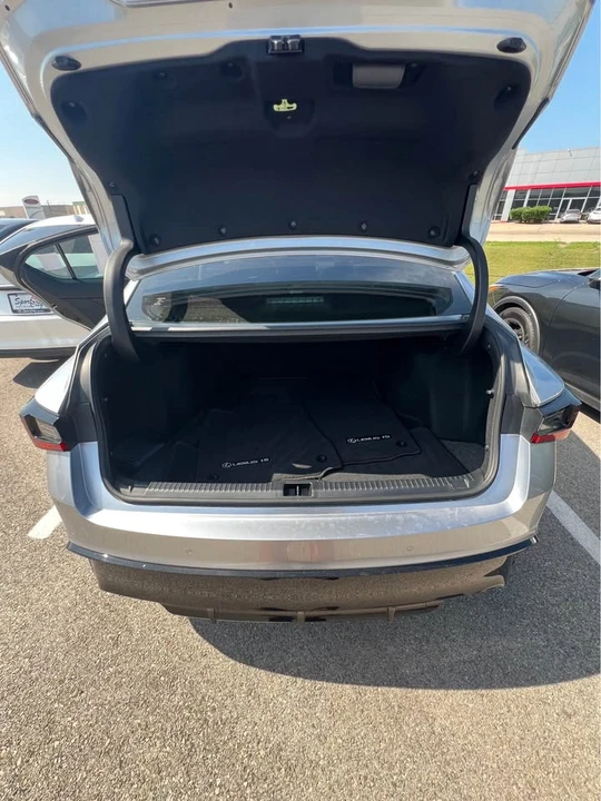 2022 Lexus IS 3rd Gen - Image 9 of 11