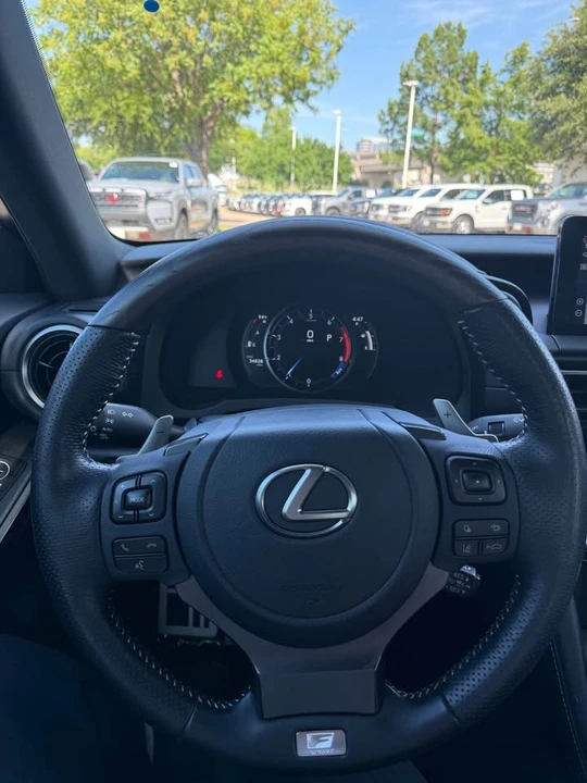 2022 Lexus IS 3rd Gen - Image 9 of 12