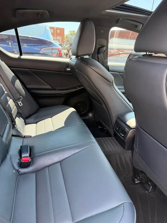 2022 Lexus IS 3rd Gen - Image 9 of 10