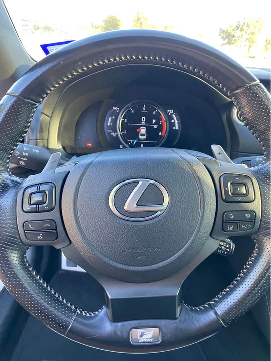 2022 Lexus IS 3rd Gen - Image 12 of 13
