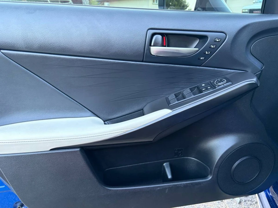 2022 Lexus IS 3rd Gen - Image 12 of 22