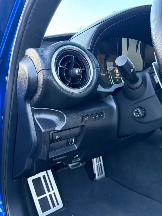 2022 Lexus IS 3rd Gen - Image 11 of 22