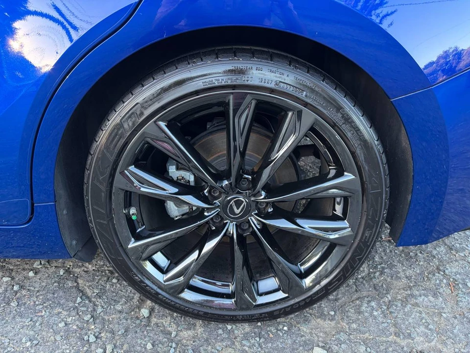 2022 Lexus IS 3rd Gen - Image 15 of 22