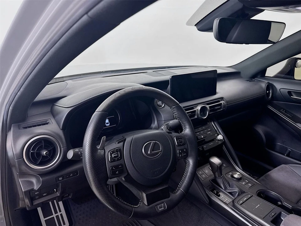 2022 Lexus IS 3rd Gen - Image 9 of 21