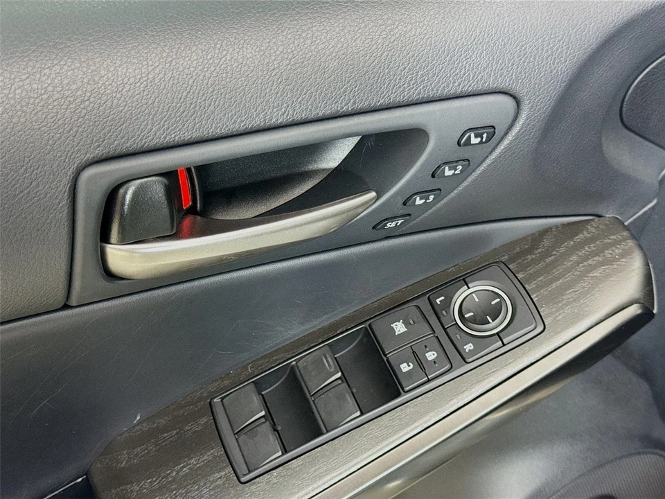 2022 Lexus IS 3rd Gen - Image 18 of 21