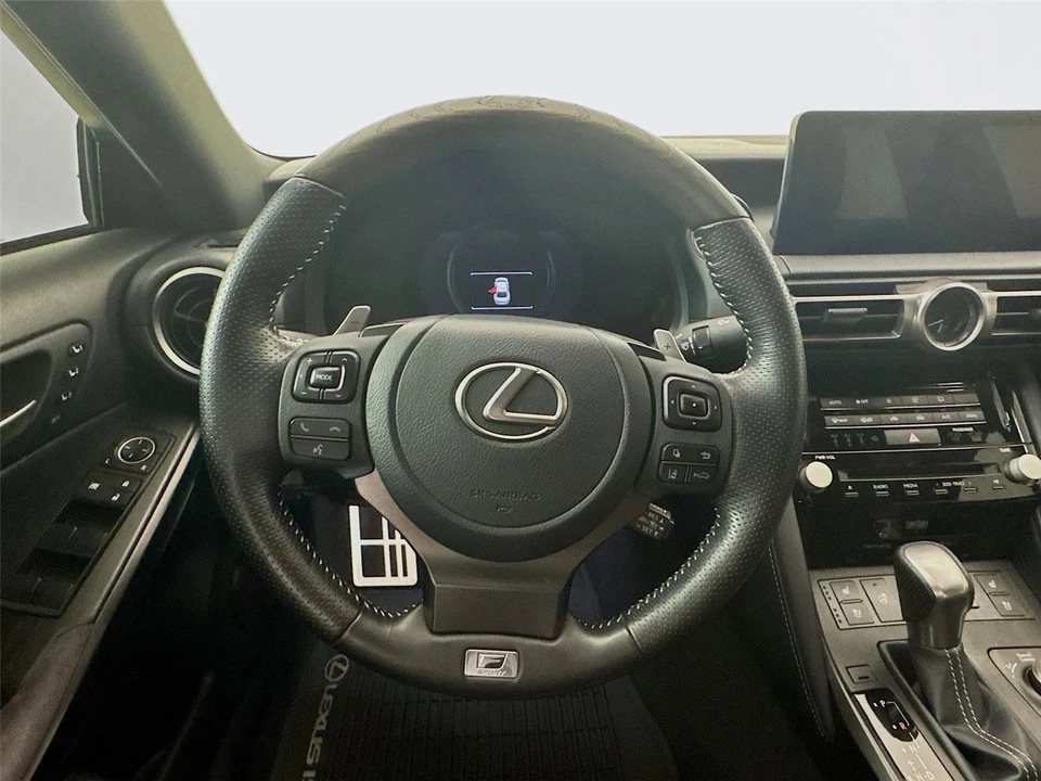 2022 Lexus IS 3rd Gen - Image 11 of 21
