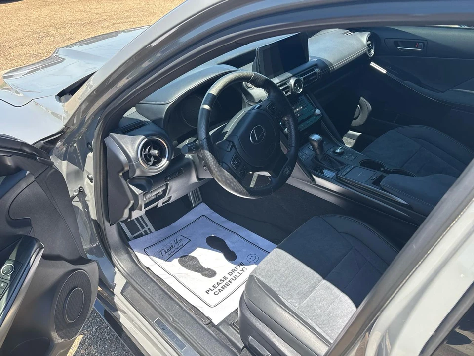 2022 Lexus IS 3rd Gen - Image 5 of 13