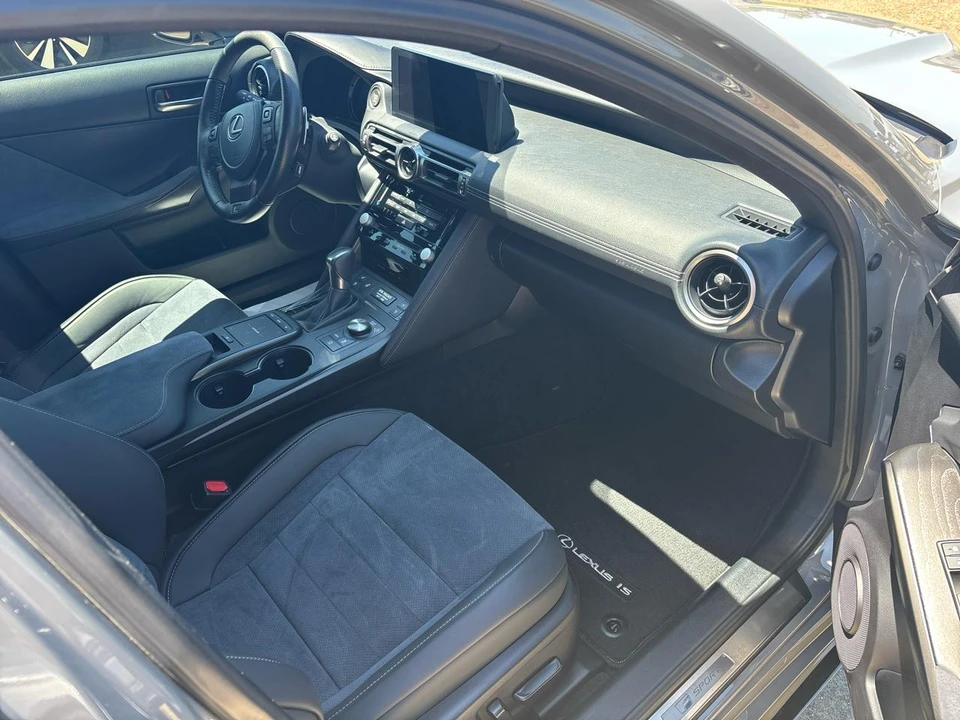 2022 Lexus IS 3rd Gen - Image 9 of 13